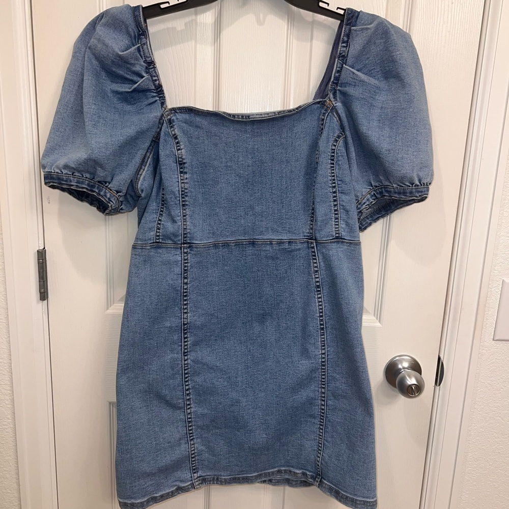 H&M Puff-sleeved Denim Dress